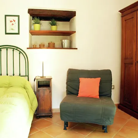 In Velia Only 2 Steps Away From The Sea *
