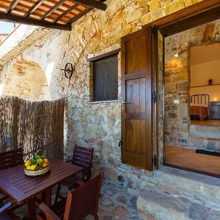 In Velia Only 2 Steps Away From The Sea *